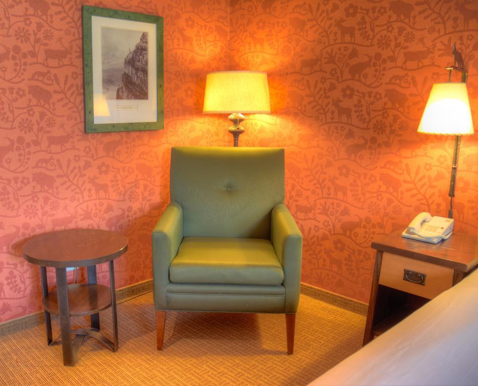 ฟอกซ์ โฮเทล แอนด์ สวีท Hotel แบมฟ์ ภายนอก รูปภาพ